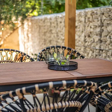 Jacqueline 2 Apartman